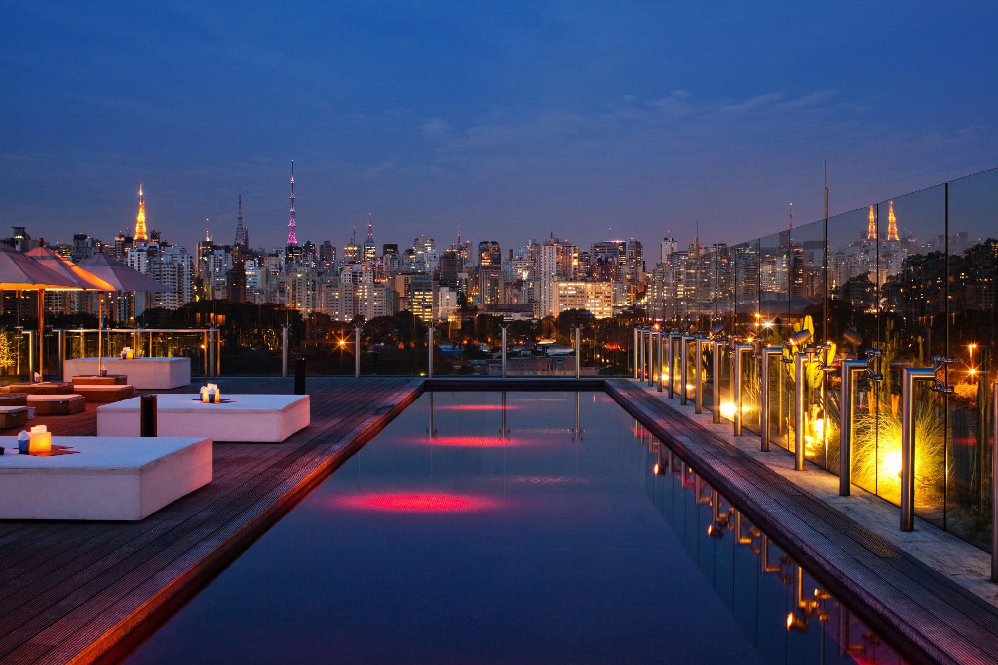 Piscina vermelha icônica