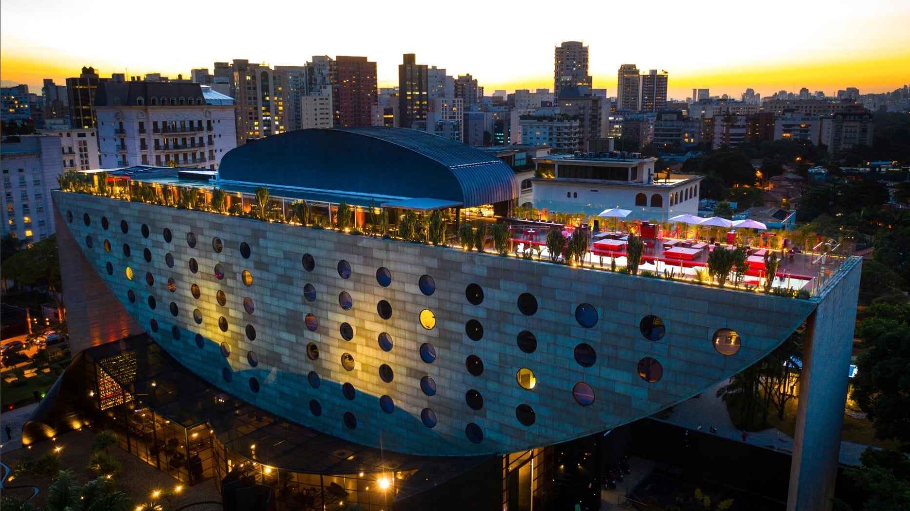Fachada do Hotel Unique